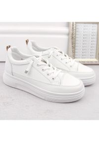 Buty sportowe damskie wsuwane białe Vinceza 13613. Zapięcie: bez zapięcia. Kolor: biały. Styl: sportowy