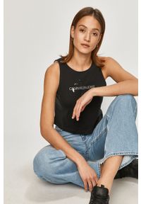 Calvin Klein Jeans T-shirt. Kolor: czarny. Materiał: bawełna. Długość rękawa: na ramiączkach. Wzór: nadruk
