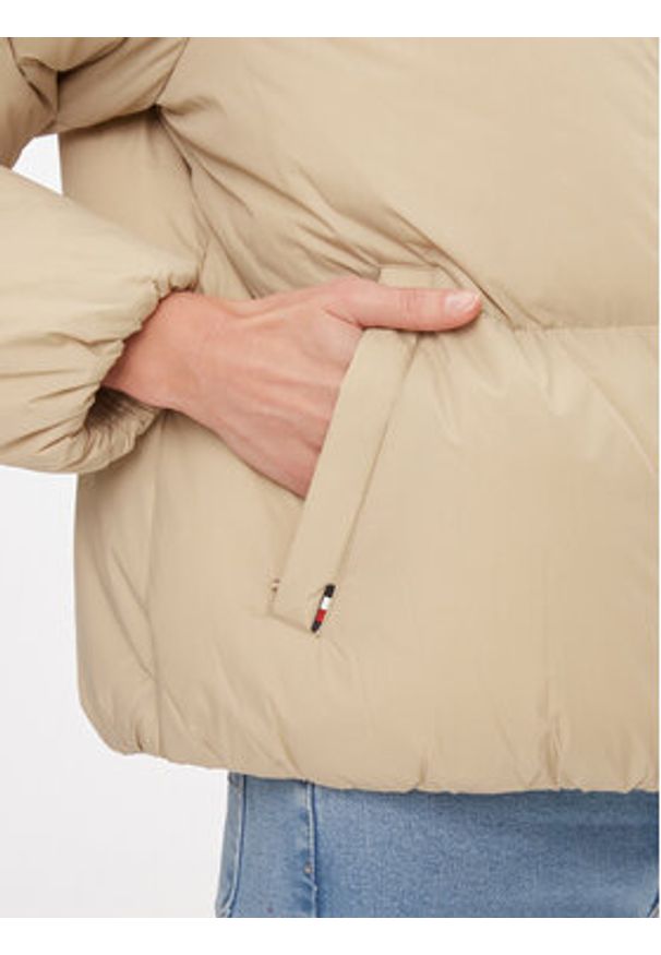 TOMMY HILFIGER - Tommy Hilfiger Kurtka zimowa New York WW0WW39748 Beżowy Relaxed Fit. Kolor: beżowy. Materiał: syntetyk. Sezon: zima