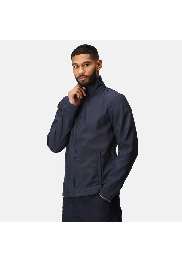 Regatta - Męska kurtka softshell Ablaze z nadrukiem. Kolor: fioletowy. Materiał: softshell. Wzór: nadruk. Sezon: zima, jesień. Sport: turystyka piesza