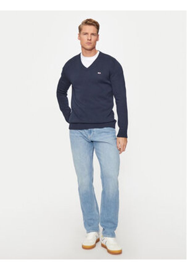 Tommy Jeans Sweter Essential DM0DM19429 Granatowy Slim Fit. Kolor: niebieski. Materiał: bawełna