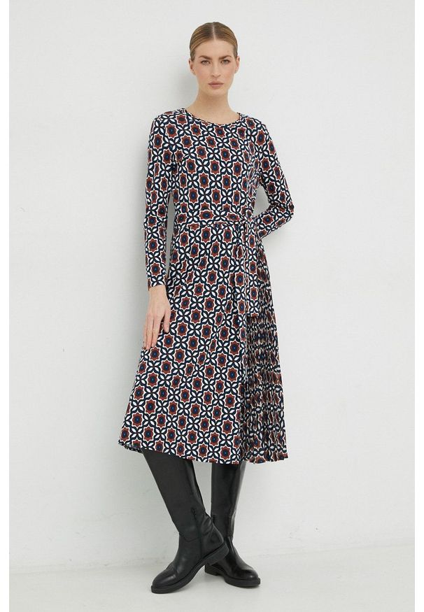 Weekend Max Mara sukienka kolor granatowy midi rozkloszowana. Kolor: niebieski. Materiał: dzianina. Długość rękawa: długi rękaw. Typ sukienki: rozkloszowane, plisowane. Długość: midi