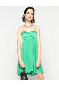 Pinko - PINKO - Zielona sukienka Biancaneve 1. Kolor: zielony. Materiał: szyfon. Długość rękawa: na ramiączkach. Sezon: wiosna. Typ sukienki: plisowane, rozkloszowane. Długość: mini #1