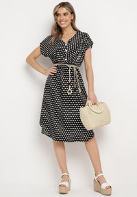 Born2be - Czarna Bawełniana Sukienka z Gumką w Pasie i Falbanką Romilla. Kolor: czarny. Materiał: bawełna. Sezon: lato. Styl: wizytowy #4