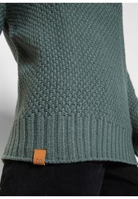 bonprix - Sweter ze stójką w strukturalny wzór. Typ kołnierza: kołnierzyk stójkowy. Kolor: zielony #3