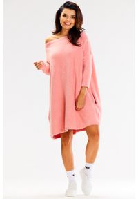 Awama - Luźna Sukienka z Puszystej Dzianiny - Różowa. Kolekcja: plus size. Kolor: różowy. Materiał: dzianina