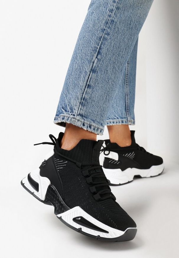 Born2be - Czarne Sneakersy ze Skarpetkową Cholewką i Grubą Podeszwą Lekkra. Okazja: na co dzień. Kolor: czarny. Szerokość cholewki: normalna. Sport: fitness