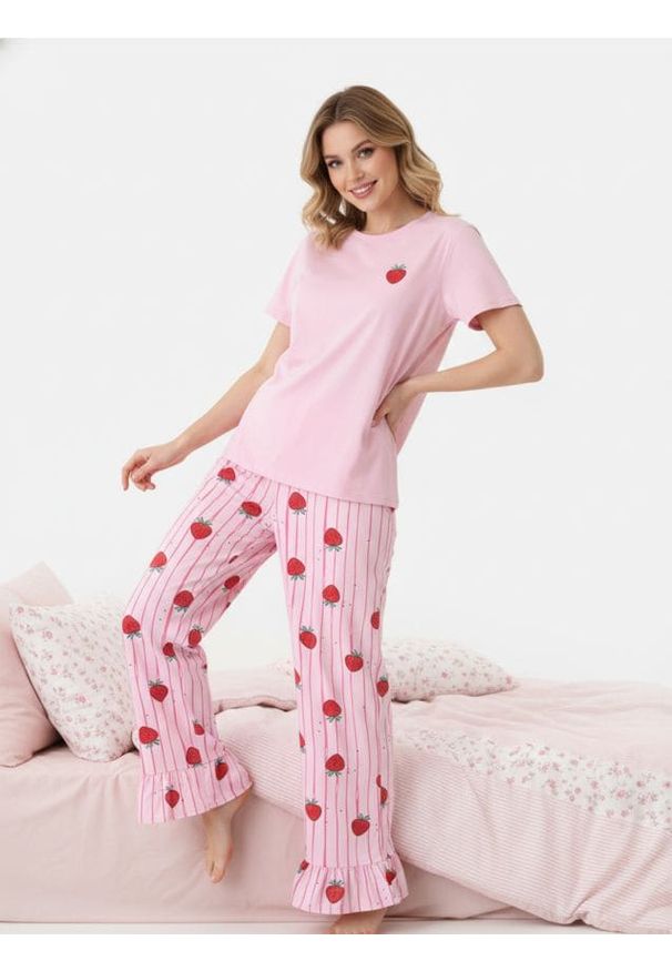 Sinsay - Piżama dwuczęściowa z motywem truskawek i falbanką - różowy. Kolor: różowy
