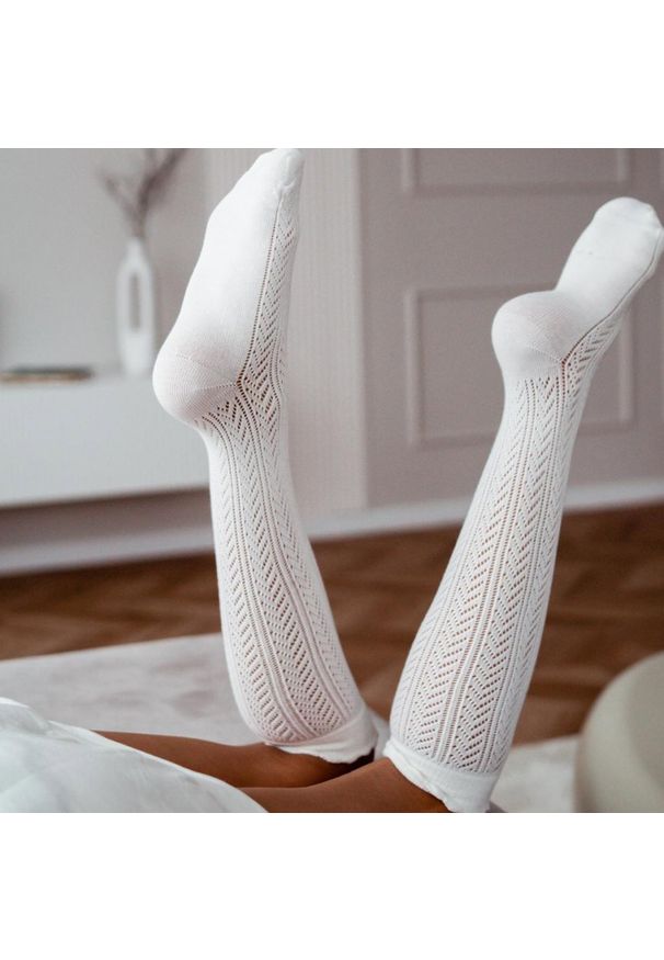 Milena - Podkolanówki damskie 210 jodełka ecru. Materiał: tkanina, materiał, poliamid, bawełna, elastan. Wzór: jodełka