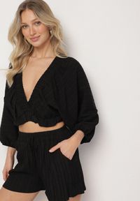 Born2be - Czarny Komplet Bluzka z Rękawami Typu Nietoperz i Głębokim Dekoltem Szorty z Gumką w Talii Femvia. Kolor: czarny. Materiał: tkanina #6