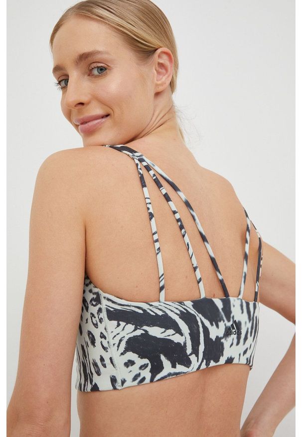 adidas Performance biustonosz sportowy wzorzysty. Materiał: poliester, skóra, dzianina, materiał. Rodzaj stanika: wyciągane miseczki. Wzór: ze splotem. Sport: fitness, taniec