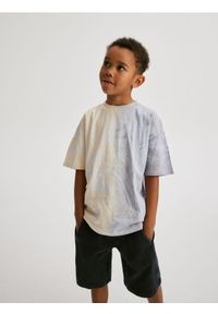Reserved - T-shirt oversize - złamana biel. Materiał: bawełna, włókno, dzianina