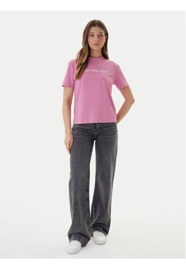 Calvin Klein Jeans T-Shirt LV047C912G Różowy Regular Fit. Kolor: różowy. Materiał: bawełna