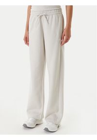 Adidas - adidas Spodnie dresowe Essentials Small Logo Feel Cozy JC5922 Beżowy Regular Fit. Kolor: beżowy. Materiał: syntetyk, bawełna #1