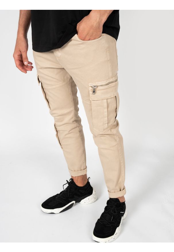 Xagon Spodnie "Cargo Pants" | P24032CR4034 | Mężczyzna | Beżowy. Okazja: na co dzień. Kolor: beżowy. Materiał: bawełna, elastan. Długość: długie. Styl: elegancki, casual