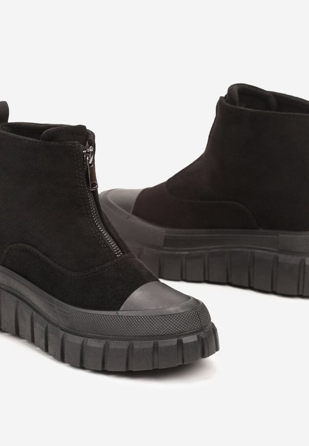 Born2be - Czarne Botki na Grubej Podeszwie z Ekozamszu Berilara. Okazja: na co dzień. Zapięcie: zamek. Kolor: czarny. Materiał: jeans. Styl: elegancki, casual, street
