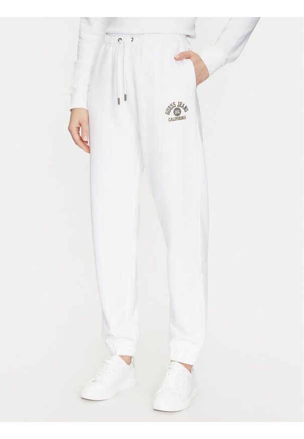 Guess Jeans Spodnie dresowe W5RB63 K68I4 Biały Regular Fit. Kolor: biały. Materiał: bawełna