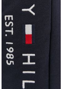 TOMMY HILFIGER - Tommy Hilfiger Spodnie męskie kolor granatowy z aplikacją. Kolor: niebieski. Materiał: bawełna, dzianina. Wzór: aplikacja #5