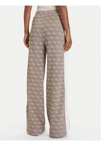 Guess Spodnie dresowe V5BB15 K1990 Brązowy Relaxed Fit. Kolor: brązowy. Materiał: syntetyk