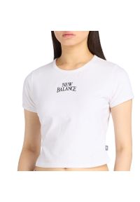 Koszulka damska New Balance WT61Y33QWT - biała. Kolor: biały. Materiał: bawełna. Długość rękawa: krótki rękaw. Długość: krótkie. Wzór: napisy #1