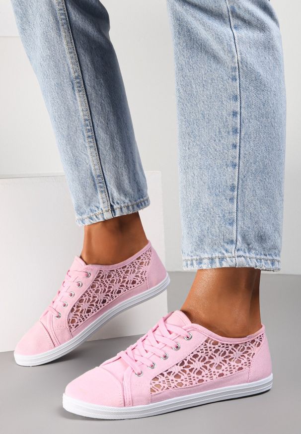 Born2be - Różowe Tenisówki z Ażurowymi Bokami Ariemessa. Okazja: na co dzień, do pracy. Zapięcie: sznurówki. Kolor: różowy. Materiał: jeans, materiał. Wzór: ażurowy. Styl: casual