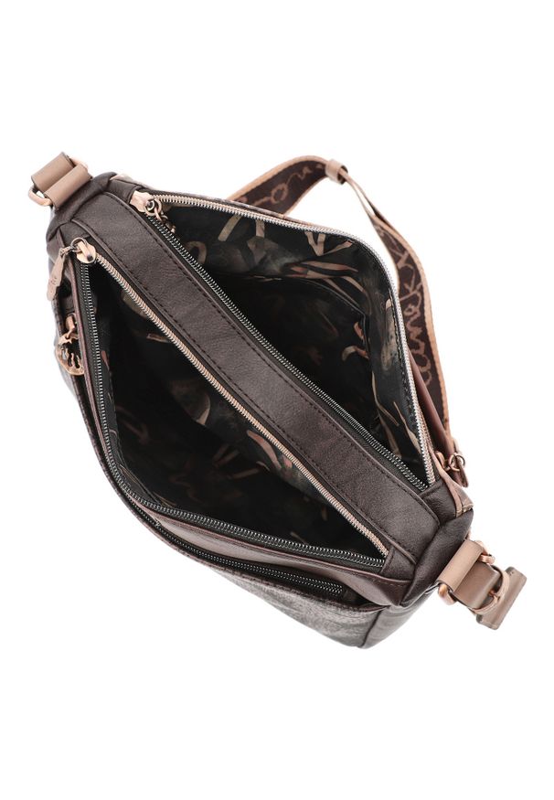 Brązowa Stylowa Torebka Anekke Modna Listonoszka Damska. Kolor: brązowy. Wzór: napisy, aplikacja. Styl: elegancki