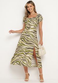 Born2be - Ciemnozielona Rozkloszowana Sukienka z Wiskozą i Bawełną Wykończona Gumką na Plecach Dimillia. Okazja: na co dzień. Kolor: zielony. Materiał: bawełna, wiskoza. Sezon: lato. Styl: casual, elegancki #6