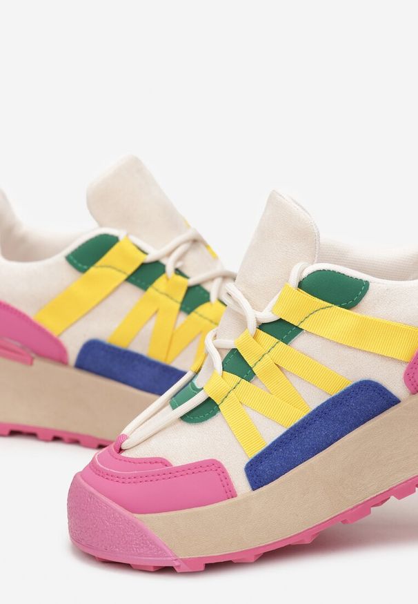 Born2be - Fuksjowe Sneakersy na Płaskiej Grubej Podeszwie z Imitacji Zamszu Ozdobione Wstawkami z Ekoskóry Mariatta. Wysokość cholewki: przed kostkę. Nosek buta: okrągły. Zapięcie: sznurówki. Kolor: beżowy. Materiał: zamsz. Szerokość cholewki: normalna. Wzór: aplikacja