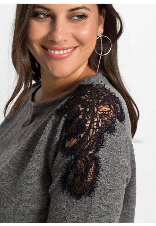 bonprix - Sweter z cienkiej dzianiny. Kolor: szary. Materiał: dzianina, koronka. Wzór: koronka