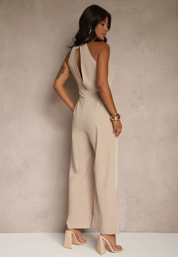 Renee - Beżowy Kombinezon Wide Leg z Ozdobnym Wiązaniem przy Szyi Silelia. Okazja: na co dzień. Kolor: beżowy. Długość rękawa: bez rękawów. Styl: klasyczny, elegancki, casual