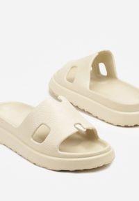 Born2be - Beżowe Klapki Ozdobione Wycięciami Desolla. Okazja: na co dzień. Nosek buta: otwarty. Kolor: beżowy. Wzór: aplikacja. Obcas: na obcasie. Styl: casual. Wysokość obcasa: niski #6