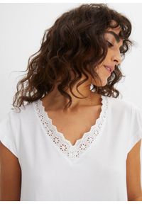 bonprix - T-shirt z mieszanki wiskozy. Kolor: biały. Materiał: wiskoza, koronka. Wzór: koronka #2