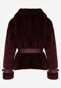 Born2be - Bordowa Futrzana Kurtka z Paskiem z Imitacji Skóry i Ozdobnymi Sprzączkami Oryss. Okazja: na co dzień. Kolor: czerwony. Materiał: skóra, futro. Styl: casual #7