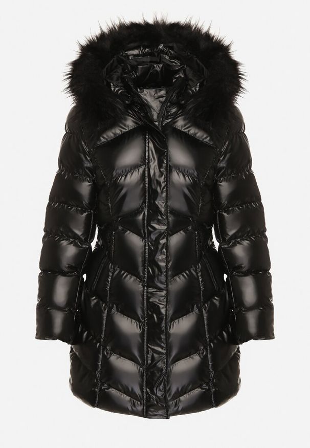 Born2be - Czarna Pikowana Kurtka przed Kolano z Kapturem i Futerkiem Salasa. Typ kołnierza: kaptur. Kolor: czarny. Materiał: futro. Długość: długie. Styl: elegancki