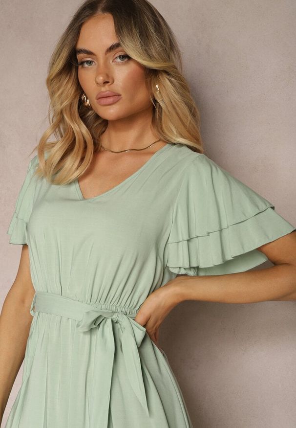 Renee - Zielona Bawełniana Sukienka o Rozkloszowanym Kroju z Falbanką i Gumką w Talii Zilpia. Kolor: zielony. Materiał: bawełna