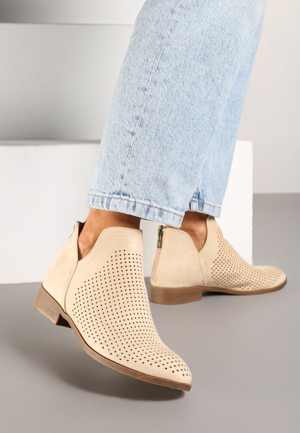 Born2be - Beżowe Płaskie Botki Vices z Wycięciem Felilia. Okazja: na co dzień. Kolor: beżowy. Materiał: jeans. Obcas: na obcasie. Styl: elegancki, casual