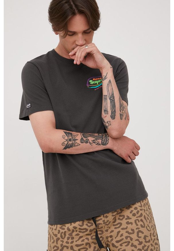 Superdry t-shirt bawełniany kolor szary z nadrukiem. Kolor: szary. Materiał: bawełna. Wzór: nadruk