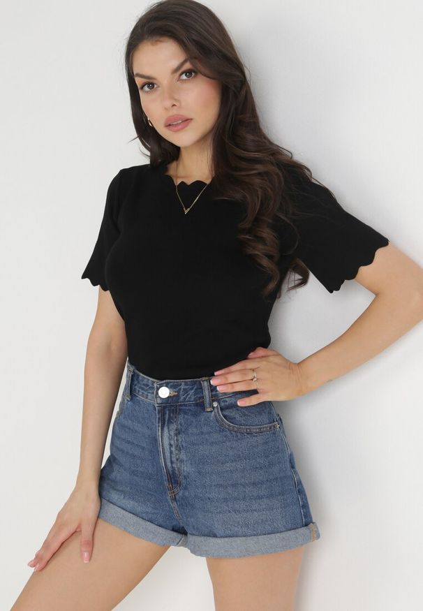 Born2be - Czarna Bluzka Dzianinowa z Krótkim Rękawem Bellalanie. Kolor: czarny. Materiał: dzianina. Długość rękawa: krótki rękaw. Długość: krótkie