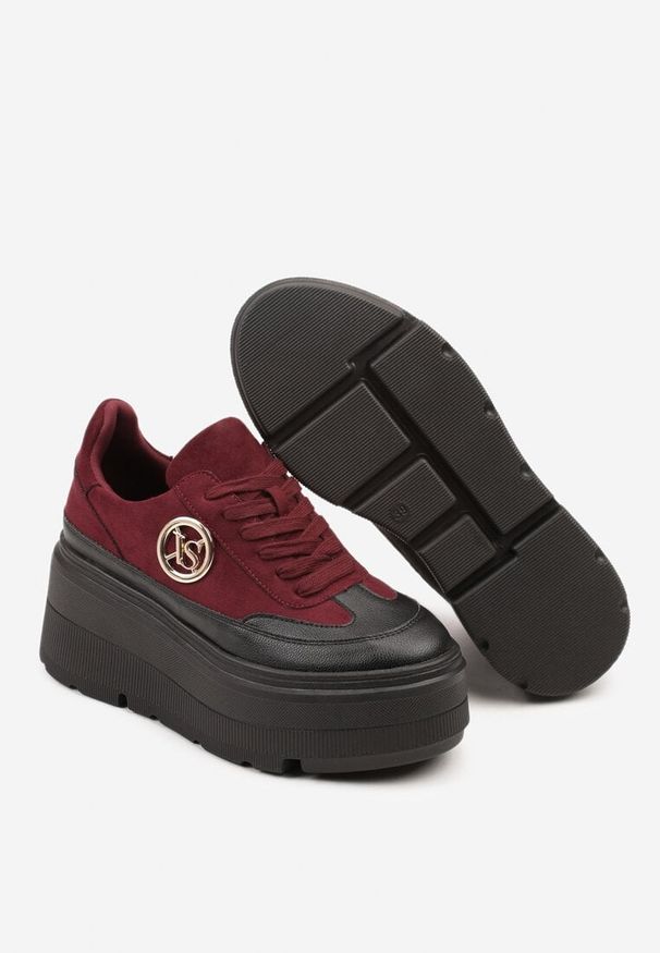 Renee - Bordowe Chunky Sneakersy Vices na Platformie z Okrągłym Detalem Sedvira. Okazja: na spacer. Nosek buta: okrągły. Kolor: czerwony. Materiał: jeans, skóra, koronka. Obcas: na platformie. Sport: turystyka piesza
