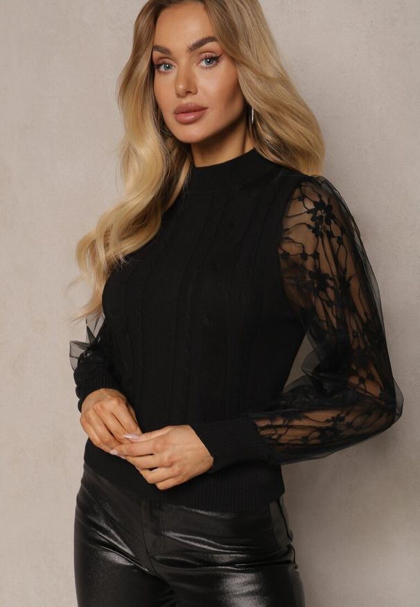 Renee - Czarny Golf ze Wstawkami z Siateczki na Rękawach Yelira. Okazja: na co dzień. Typ kołnierza: golf. Kolor: czarny. Materiał: jeans. Wzór: aplikacja. Styl: casual