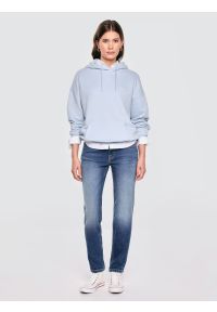 Big-Star - Bluza damska z kapturem błękitna Raisala 400. Okazja: na spacer, na co dzień. Typ kołnierza: kaptur. Kolor: niebieski. Materiał: dzianina, jeans. Wzór: haft. Styl: casual