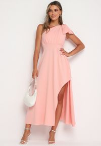 Born2be - Różowa Koktajlowa Asymetryczna Sukienka z Kokardą na Ramieniu Vimarellia. Okazja: na imprezę. Typ kołnierza: kokarda. Kolor: różowy. Typ sukienki: asymetryczne. Styl: wizytowy #6