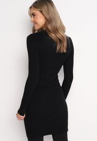 Born2be - Czarna Sukienka Mini z Prążkowanej Sweterkowej Dzianiny o Dopasowanym Fasonie Paulinma. Kolor: czarny. Materiał: prążkowany, dzianina. Długość rękawa: długi rękaw. Długość: mini #4