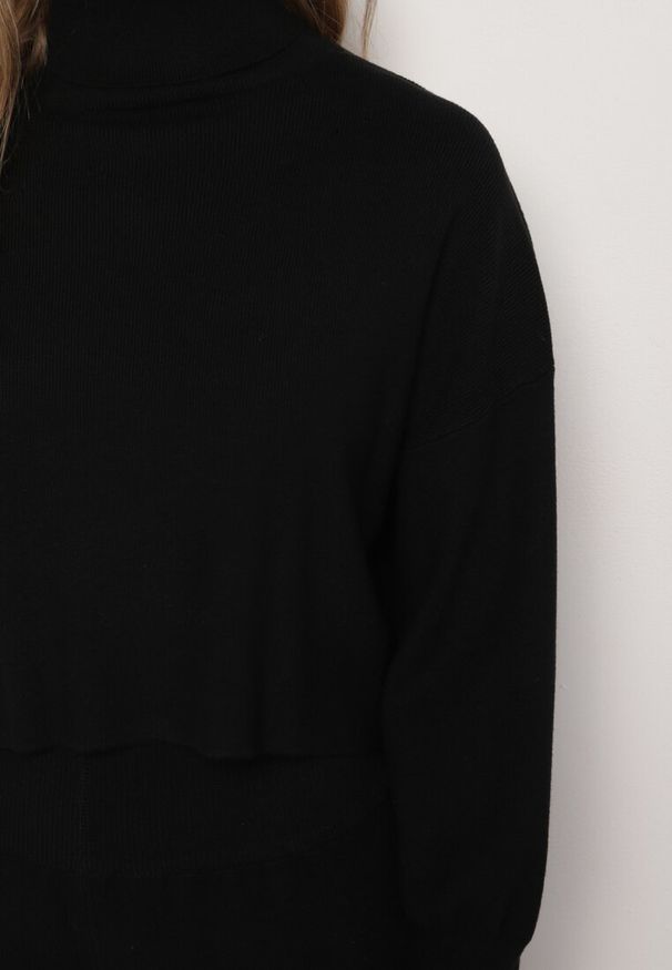 Born2be - Czarny Komplet Dzianinowy z Wiskozą Bluza Golf ze Ściągaczami i Szerokie Spodnie Noridra. Kolor: czarny. Materiał: wiskoza, dzianina