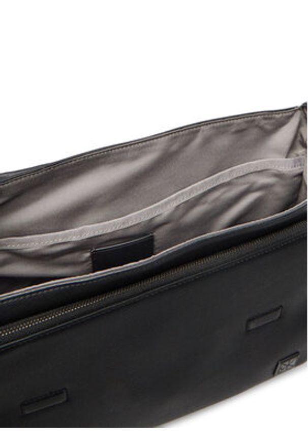 Calvin Klein Saszetka Emblem Hw Flap Messenger LV04D3299G Czarny. Kolor: czarny. Materiał: skóra