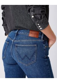 Wrangler - WRANGLER STRAIGHT DAMSKIE SPODNIE JEANSOWE JEANSY AIRBLUE W28TJX386