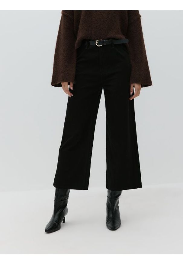 Reserved - Jeansy culotte z paskiem - czarny. Stan: podwyższony. Kolor: czarny