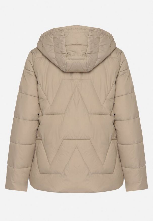 Born2be - Ciemnobeżowa Kurtka z Szerokim Pikowaniem i Kapturem Yasidi. Okazja: na co dzień. Kolor: beżowy. Materiał: jeans. Styl: casual, elegancki