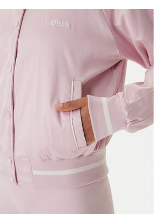 Guess Kurtka bomber V6RL02 WL022 Różowy Regular Fit. Kolor: różowy. Materiał: syntetyk, bawełna