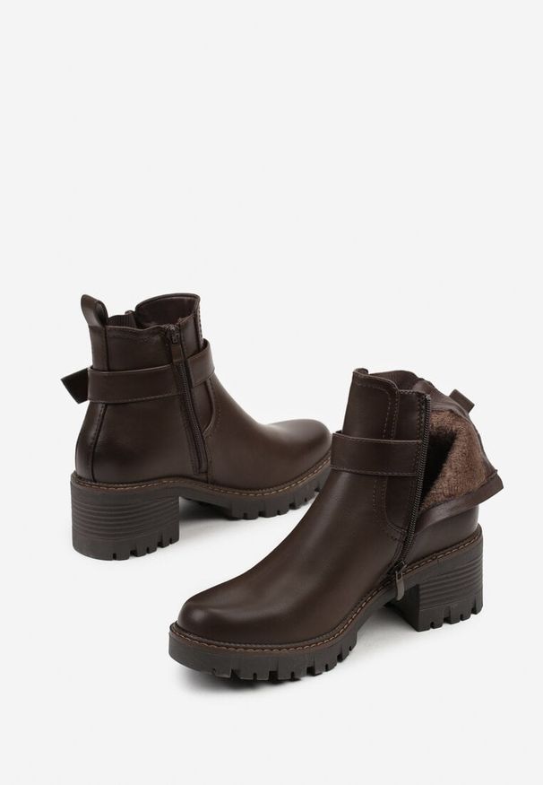 Renee - Brązowe Botki w Stylu Sztybletów na Niskim Obcasie z Paskiem ze Sprzączką Lathorie. Okazja: na co dzień. Zapięcie: pasek. Kolor: brązowy. Materiał: jeans, skóra. Obcas: na obcasie. Styl: casual, klasyczny. Wysokość obcasa: niski